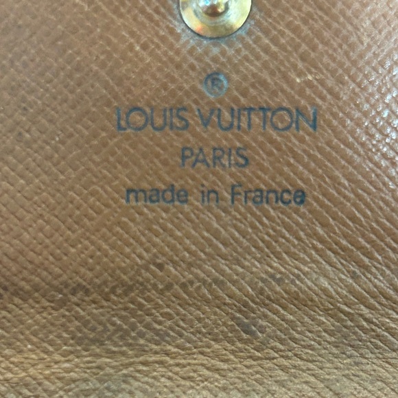 Louis Vuitton Brown and Gold Monogram Trifold Key Holder Approx. 4 x 2 - Picture 4 of 7